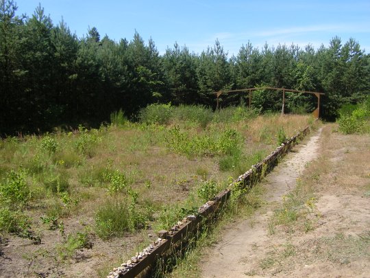 Bergen-Belsen & Bremen: Omtrekken van barakken